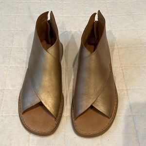 Born IWA Ankle Sandals